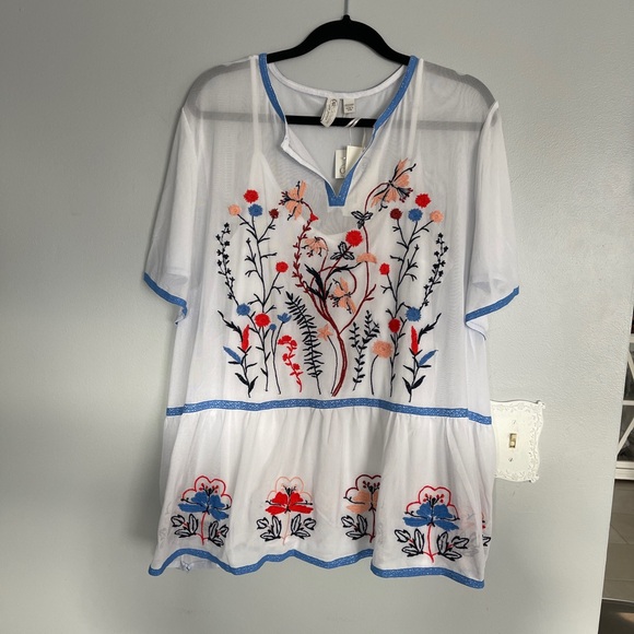 Cato White Blouse with Colorful Floral Embroidery - Picture 2 of 10
